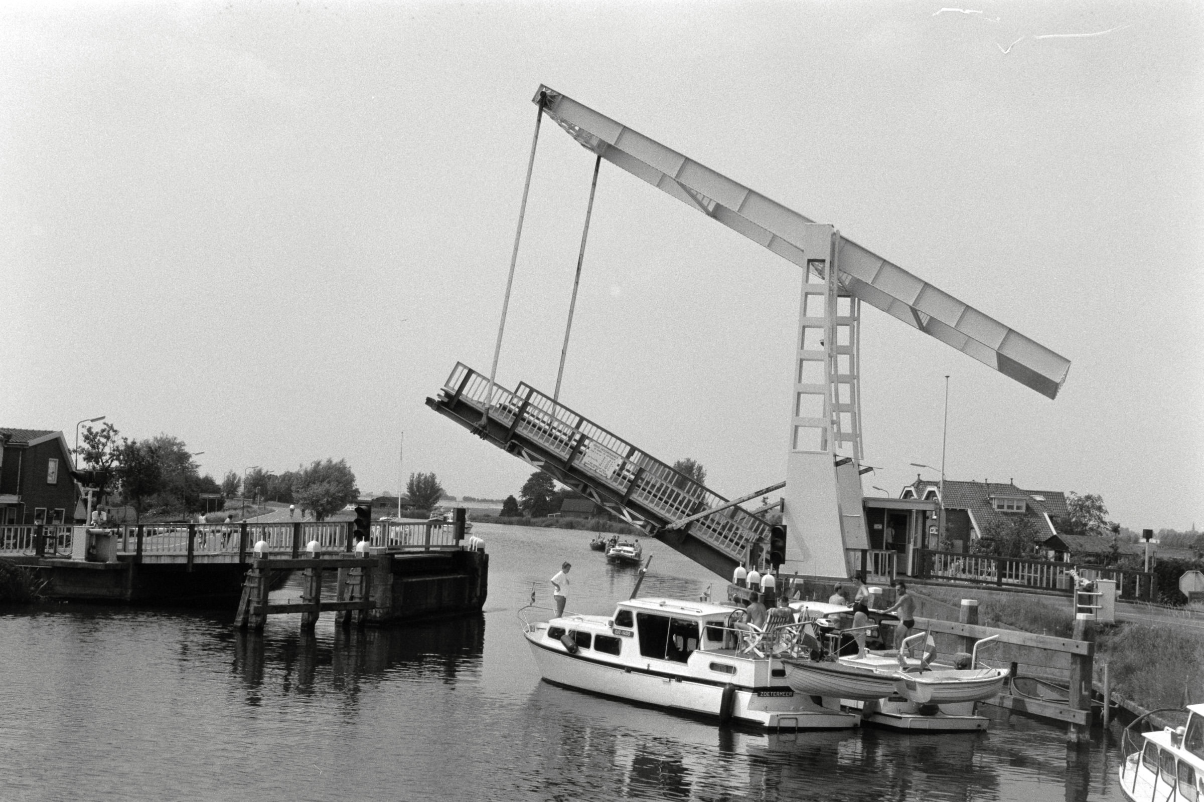 AHP F1992 06 002 sc250507 img13 NLP